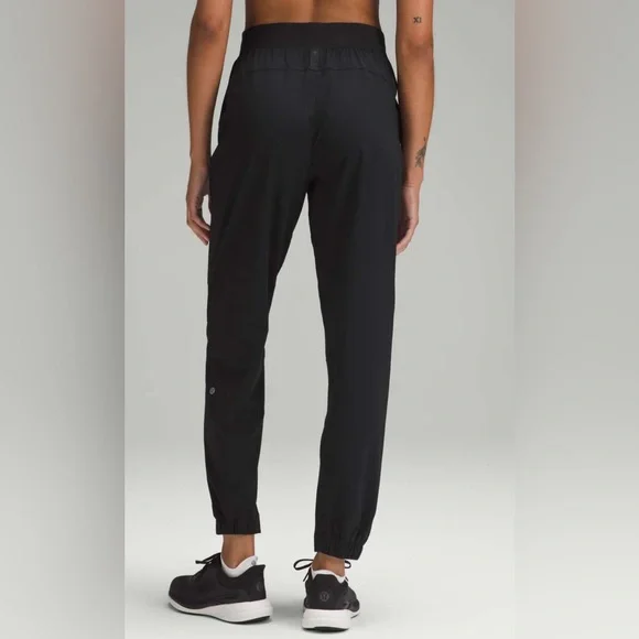 Lululemon License to Train High-Rise Pant
Black Size 4 EUC - Picture 2 of 5